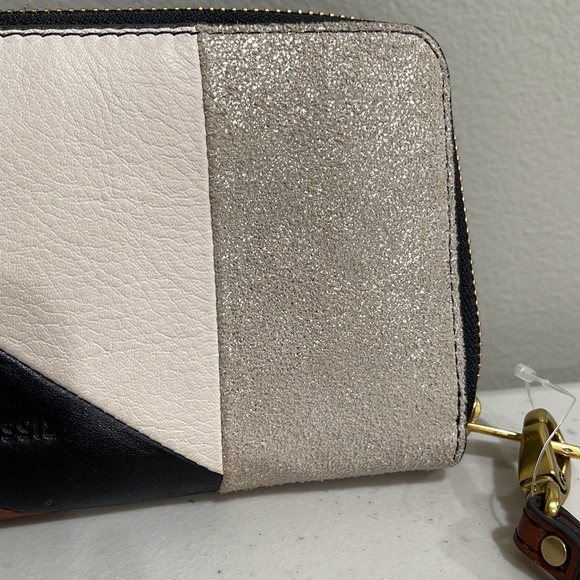 NWOT fossil wallet - Picture 4 of 4